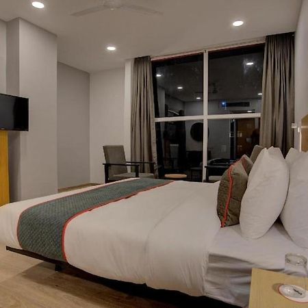 Hotel Eureka Grand 구와하티 외부 사진